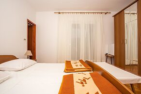 Apartments and Rooms Mlacović