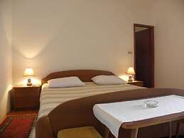 Apartments and Rooms Mlacović