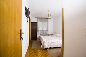 Apartments and Rooms Krstinić
