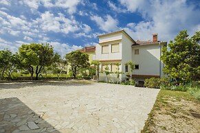 Apartments and Rooms Krstinić