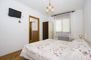 Apartments and Rooms Krstinić