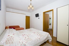 Apartments and Rooms Krstinić