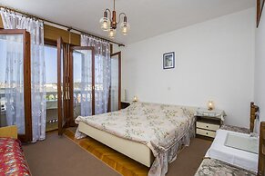 Apartments and Rooms Krstinić
