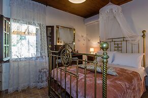 Maria's Countryside House