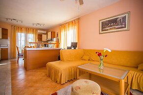 Apartment Zoki i Goga / Two Bedroom