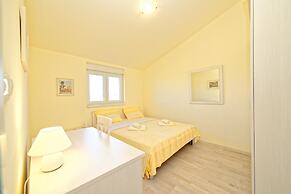 Apartment Hennion / Two Bedrooms A1 Leona