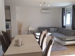 Apartment Hennion / Two Bedrooms A3 Liam