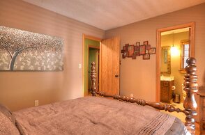 Rippling Waters Lodge 3 Bedroom Cabin by RedAwning