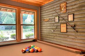 Rippling Waters Lodge 3 Bedroom Cabin by RedAwning