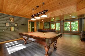 Rippling Waters Lodge 3 Bedroom Cabin by RedAwning