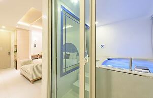 Costa Village Jacuzzi Bangsaray