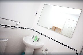 Fabulous House Very Near Charlestown Harbour