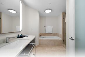 Fontainebleau Miami Beach Private Luxury Suites