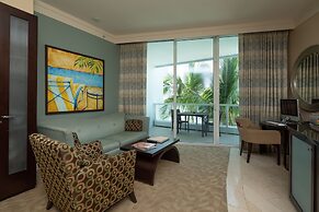 Hotel Fontainebleau Miami Beach Private Luxury Suites, Miami Beach ...