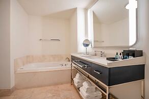 Fontainebleau Miami Beach Private Luxury Suites