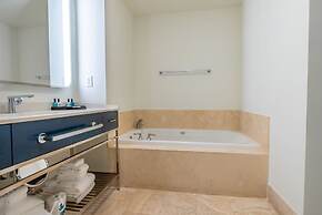 Fontainebleau Miami Beach Private Luxury Suites