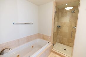 Fontainebleau Miami Beach Private Luxury Suites