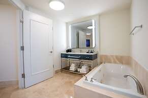 Fontainebleau Miami Beach Private Luxury Suites