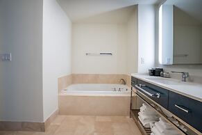 Fontainebleau Miami Beach Private Luxury Suites