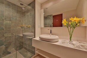 HY Beach Flats - International