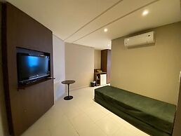 HY Beach Flats - International