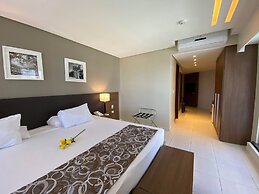 HY Beach Flats - International