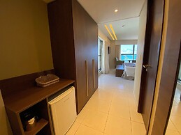 HY Beach Flats - International