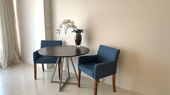 HY Beach Flats - International