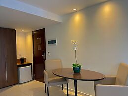 HY Beach Flats - International