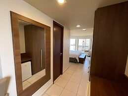 HY Beach Flats - International