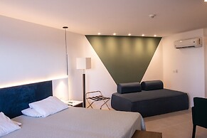 HY Beach Flats - International