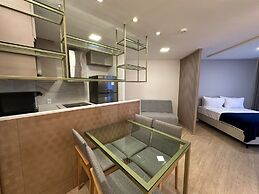 HY Beach Flats - International
