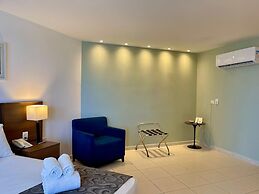 HY Beach Flats - International