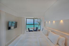 HY Beach Flats - International