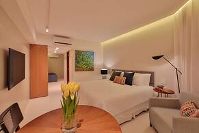 HY Beach Flats - International