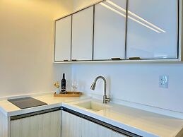HY Beach Flats - International