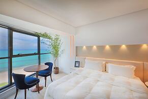 HY Beach Flats - International