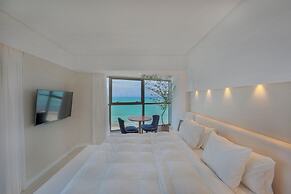 HY Beach Flats - International