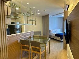 HY Beach Flats - International