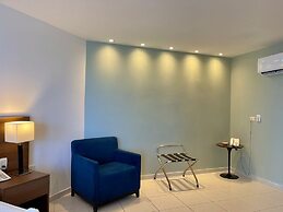 HY Beach Flats - International