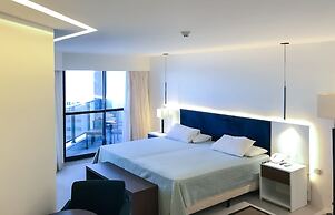 HY Beach Flats - International