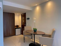 HY Beach Flats - International