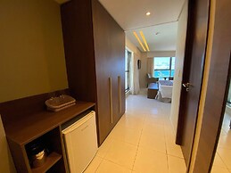 HY Beach Flats - International