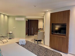HY Beach Flats - International
