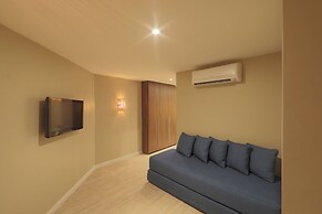 HY Beach Flats - International