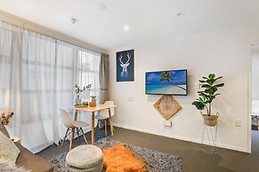 Decorated Central City Apt w 2 Bathrooms