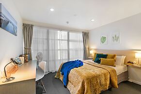 Decorated Central City Apt w 2 Bathrooms