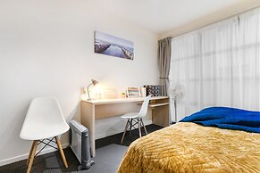 Decorated Central City Apt w 2 Bathrooms