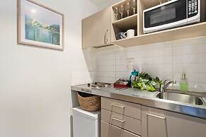 Decorated Central City Apt w 2 Bathrooms