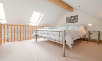 Beach Breeze Croyde 2 Bed, Sleeps 4-5, Sea Beach Views